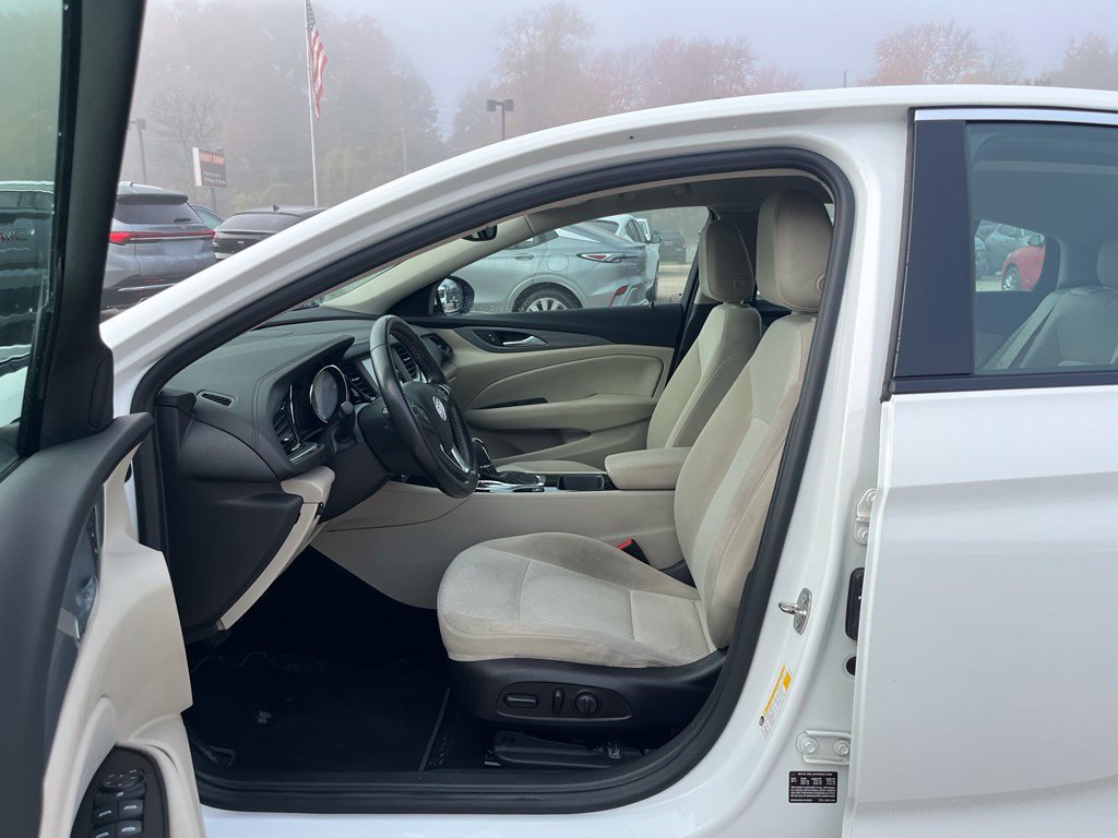 Used 2018 Buick Regal Preferred FWD image 19
