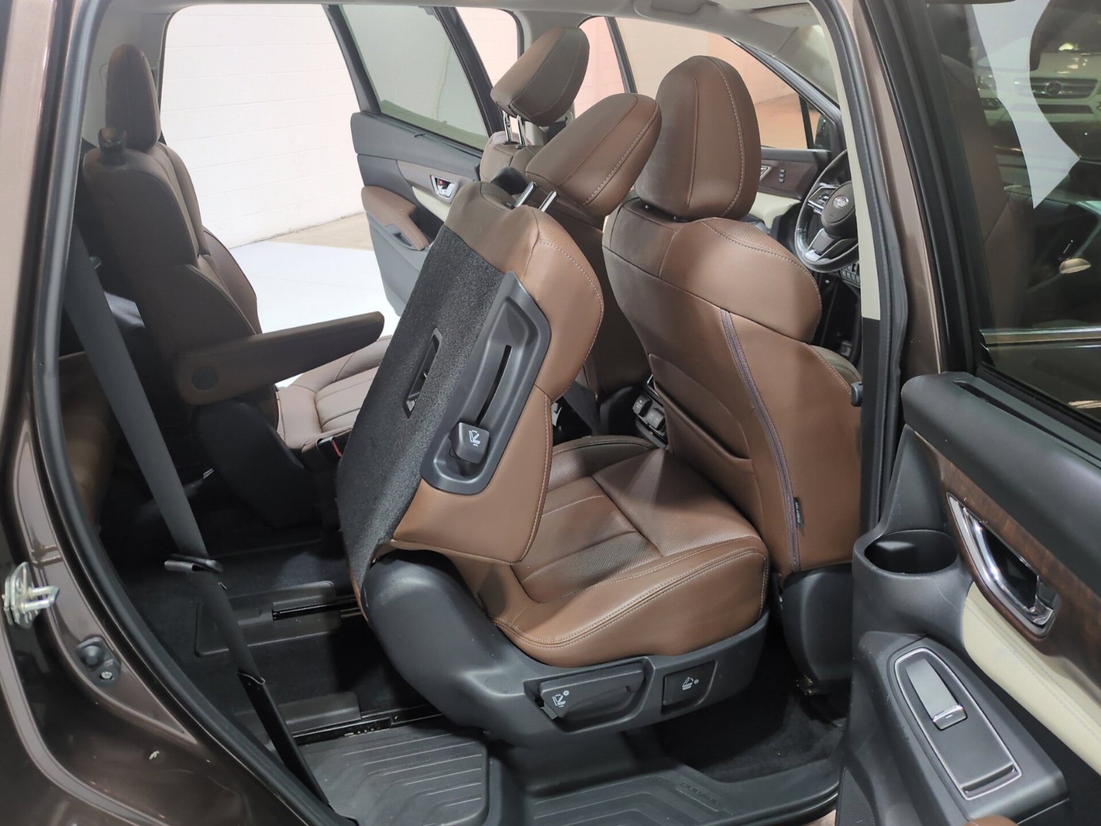 Used 2019 Subaru Ascent Touring w/ Popular Package #2 AWD/4WD image 12