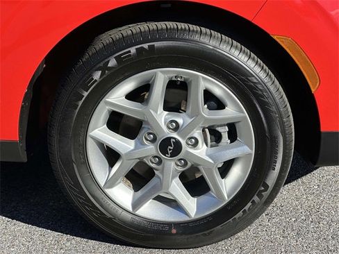 Certified 2025 Kia Soul LX w/ Option Group 015 image 24