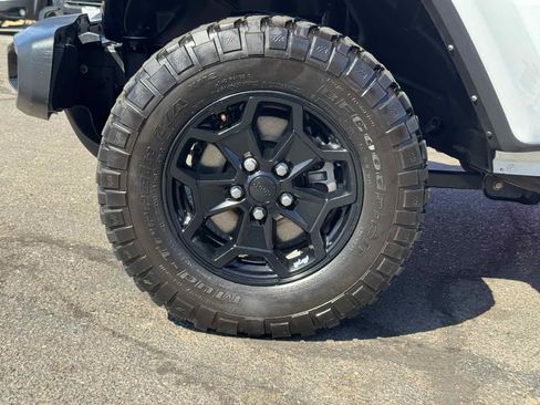 Used 2022 Jeep Gladiator Sport AWD/4WD image 8