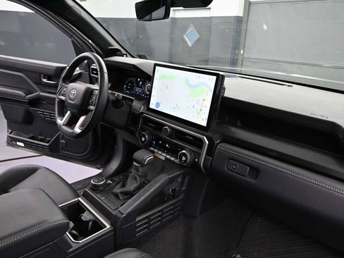 Used 2025 Toyota 4Runner Limited AWD/4WD image 29