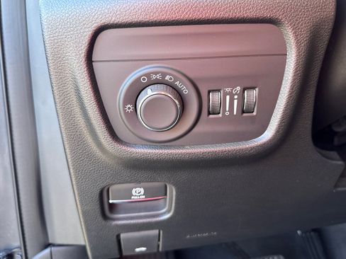 Used 2024 Jeep Grand Cherokee Laredo X AWD/4WD image 16
