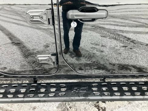 Used 2021 Jeep Gladiator Sport image 20