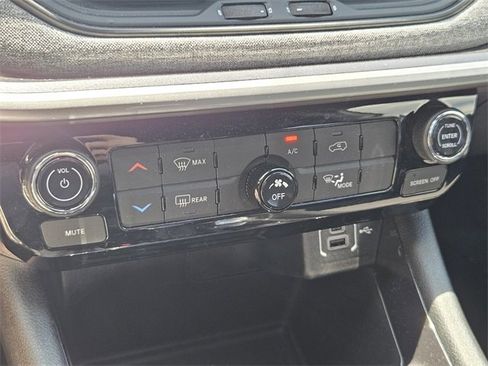 Used 2024 Jeep Compass Sport image 17