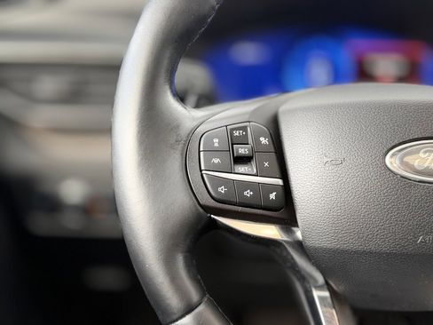 Used 2020 Ford Explorer Platinum w/ Premium Technology Package image 17