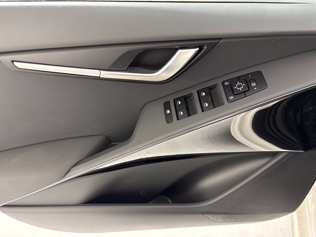 New 2026 Kia Niro Wind FWD image 24