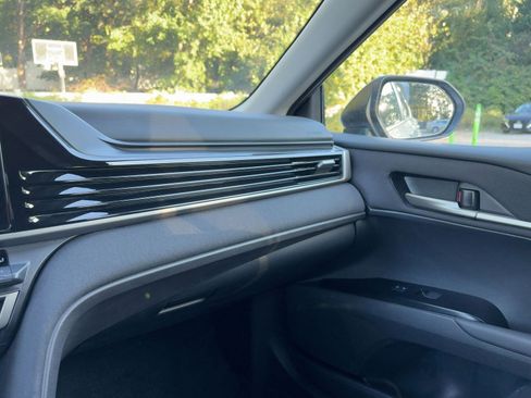 Used 2025 Toyota Camry LE image 17