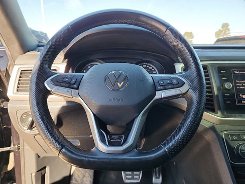 Used 2021 Volkswagen Atlas Cross Sport SE w/ Panoramic Sunroof Package FWD image 16