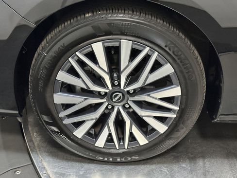 Used 2025 Nissan Altima 2.5 SV FWD image 18