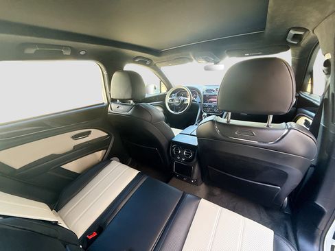 Used 2023 Bentley Bentayga AWD/4WD image 27