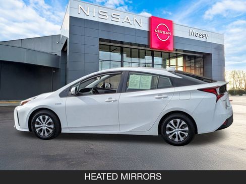 Used 2022 Toyota Prius LE image 5