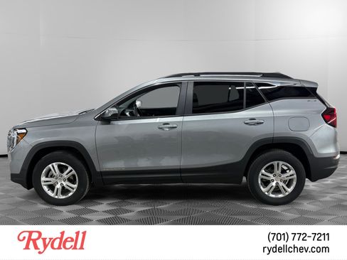 Used 2024 GMC Terrain SLE w/ Driver Convenience Package AWD/4WD image 2