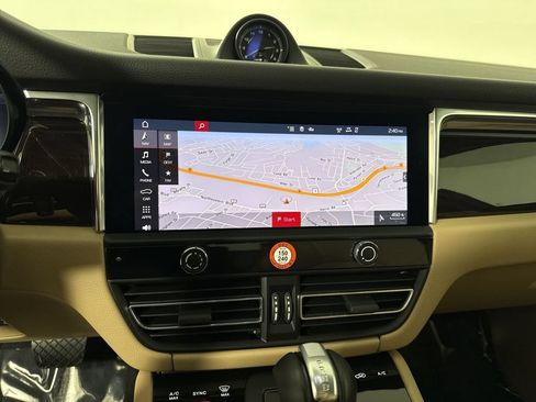 Certified 2026 Porsche Macan Turbo AWD/4WD image 27