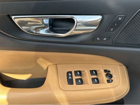 Used 2019 Volvo S60 T8 Inscription image 30