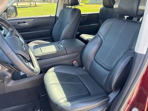 Used 2025 INFINITI QX80 Sensory image 14