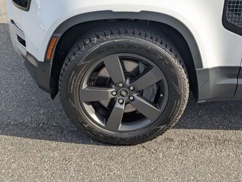 Used 2024 Land Rover Defender 110 SE image 10