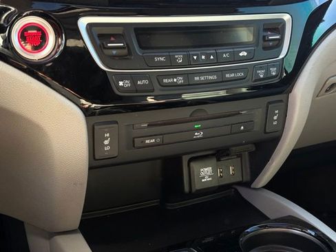 Used 2017 Honda Pilot Touring image 22