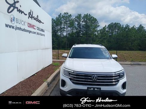 Used 2025 Volkswagen Atlas SE FWD image 3