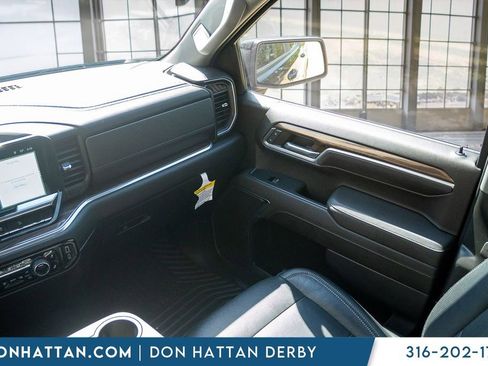 Used 2022 Chevrolet Silverado 1500 RST w/ Z71 Off-Road Package AWD/4WD image 16