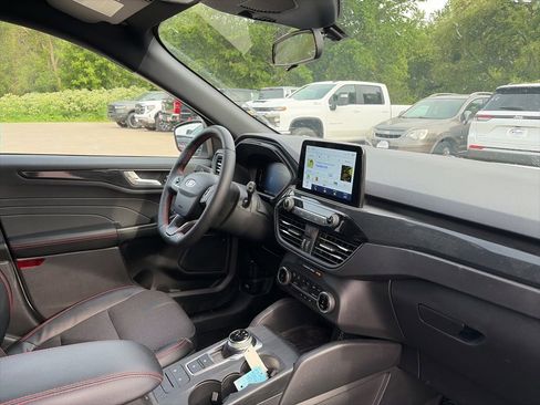 Used 2026 Ford Escape ST-Line w/ Cold Weather Package AWD/4WD image 15