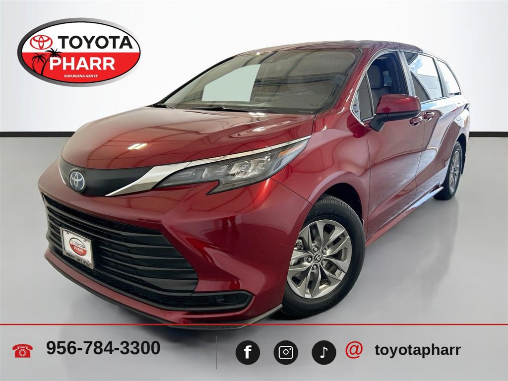 Used 2025 Toyota Sienna LE FWD image 1