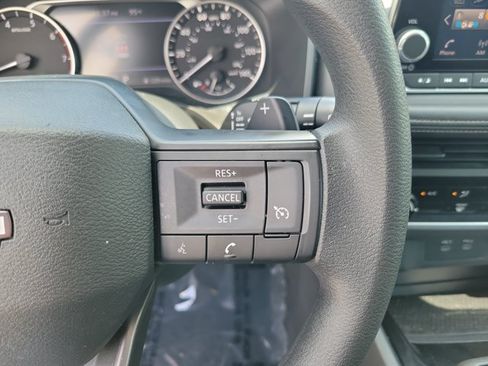 Used 2025 Nissan Rogue S FWD image 22