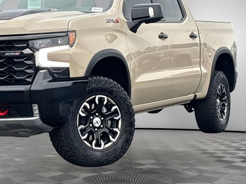 Used 2023 Chevrolet Silverado 1500 ZR2 w/ Technology Package AWD/4WD image 3