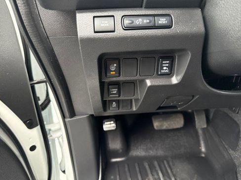 Used 2024 Nissan Frontier SV w/ SV Convenience Package image 18