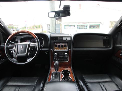 Used 2017 Lincoln Navigator Select AWD/4WD image 14