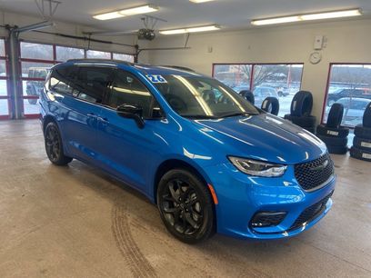 New 2026 Chrysler Pacifica Select