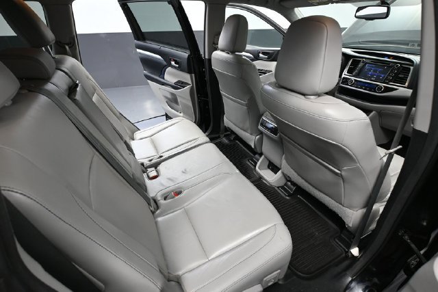 Used 2015 Toyota Highlander XLE AWD/4WD image 40