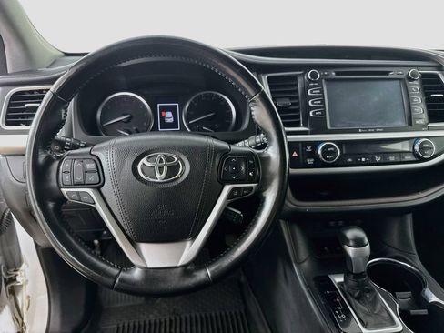 Used 2018 Toyota Highlander XLE AWD/4WD image 13