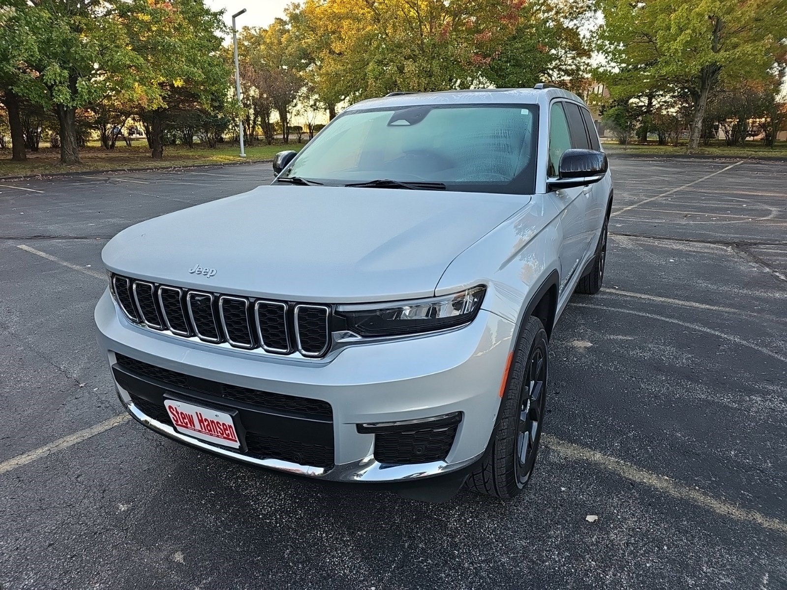 Used 2024 Jeep Grand Cherokee L Limited w/ Luxury Tech Group II AWD/4WD image 2