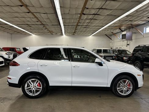 Used 2015 Porsche Cayenne Turbo w/ Premium Plus Package AWD/4WD image 2