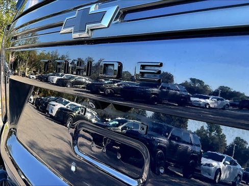 Used 2021 Chevrolet Tahoe Z71 w/ Luxury Package image 9