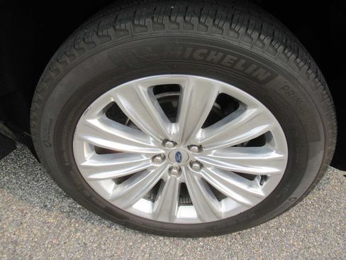 Used 2023 Ford Explorer Limited w/ Limited Technology Package AWD/4WD image 9