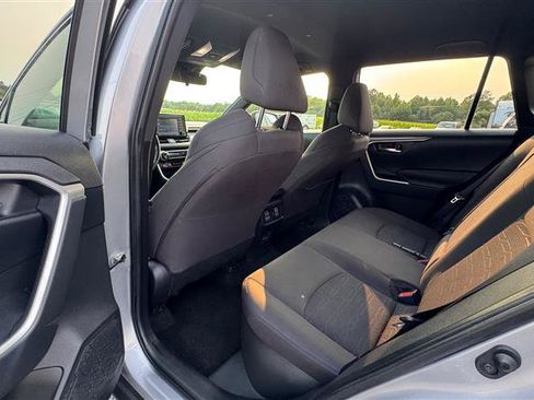 Used 2022 Toyota RAV4 SE w/ SE Grade Weather Package AWD/4WD image 37
