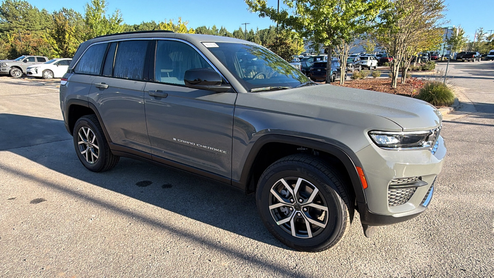 New 2027 Jeep Grand Cherokee Laredo RWD image 5