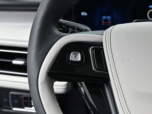 Used 2025 Lincoln Aviator Reserve w/ Equipment Group 201A image 17