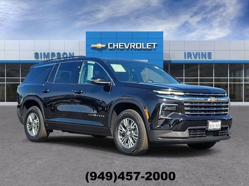 Used 2025 Chevrolet Traverse LT w/ Enhanced Driving Package image 1