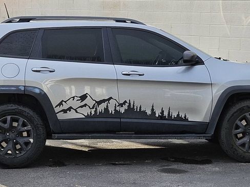 Used 2017 Jeep Cherokee Trailhawk w/ Comfort/Convenience Group AWD/4WD image 6