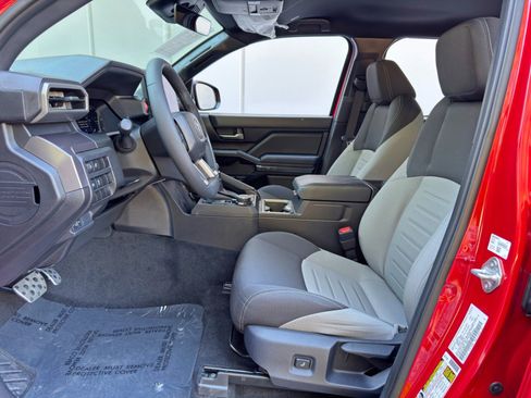 Used 2025 Toyota Tacoma TRD Sport image 16