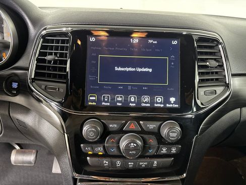 Used 2020 Jeep Grand Cherokee Altitude AWD/4WD image 18