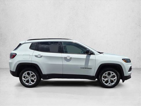 Used 2024 Jeep Compass Latitude AWD/4WD image 4