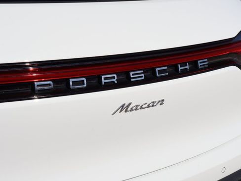 Certified 2023 Porsche Macan image 6