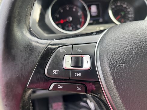 Used 2018 Volkswagen Tiguan SE AWD/4WD image 16