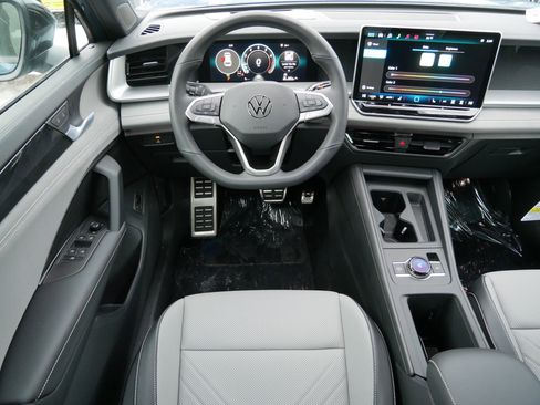 New 2026 Volkswagen Tiguan SE R-Line AWD/4WD image 7