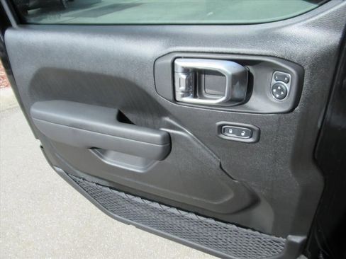 New 2026 Jeep Wrangler Unlimited Rubicon w/ Technology Group image 26