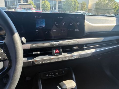 Used 2025 Nissan Altima 2.5 SV FWD image 17