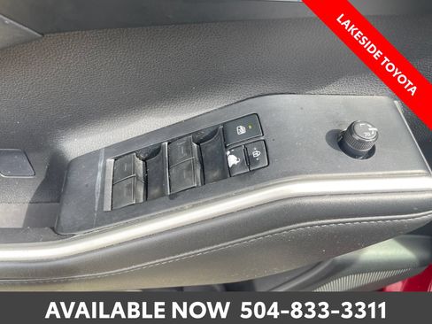 Used 2021 Toyota Highlander XLE FWD image 25
